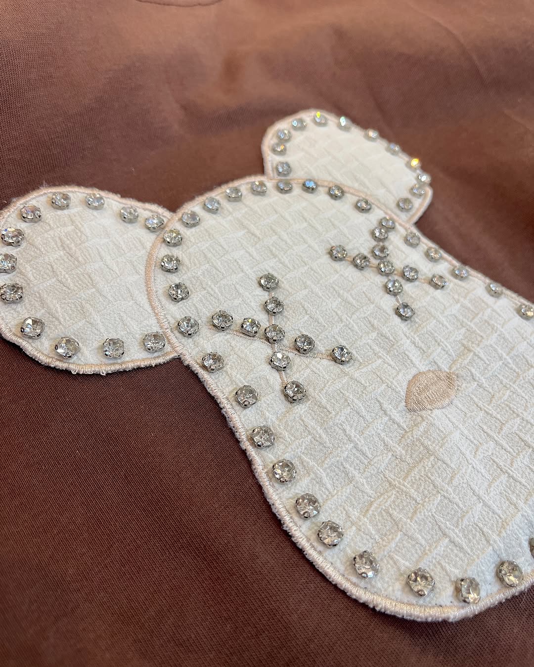 نگین کاری با ظرافت